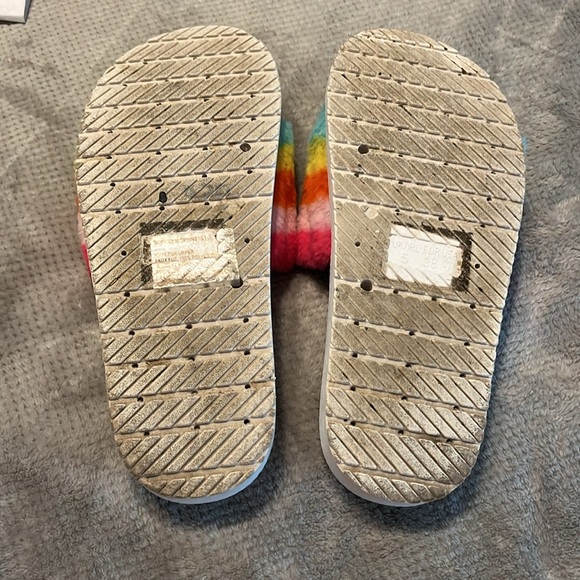 STEVE MADDEN SOPHLYN FUZZY RAINBOW SLIDES SANDALS 7 - Picture 7 of 10